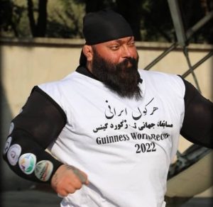 ثبت رکورد کشیدن هواپیما توسط قهرمان سنگین وزن ایران